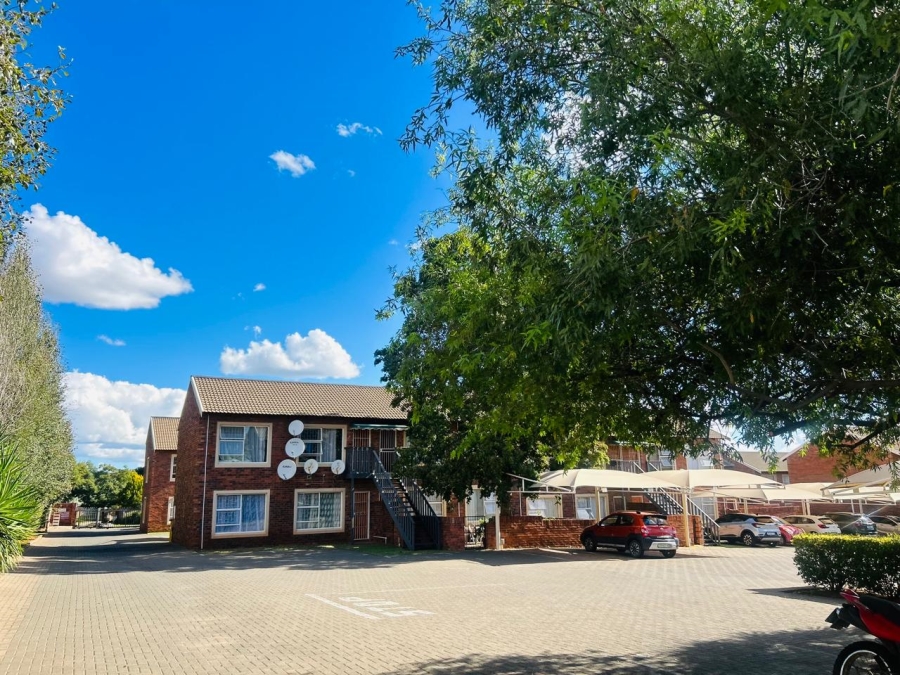 2 Bedroom Property for Sale in Langenhovenpark Free State